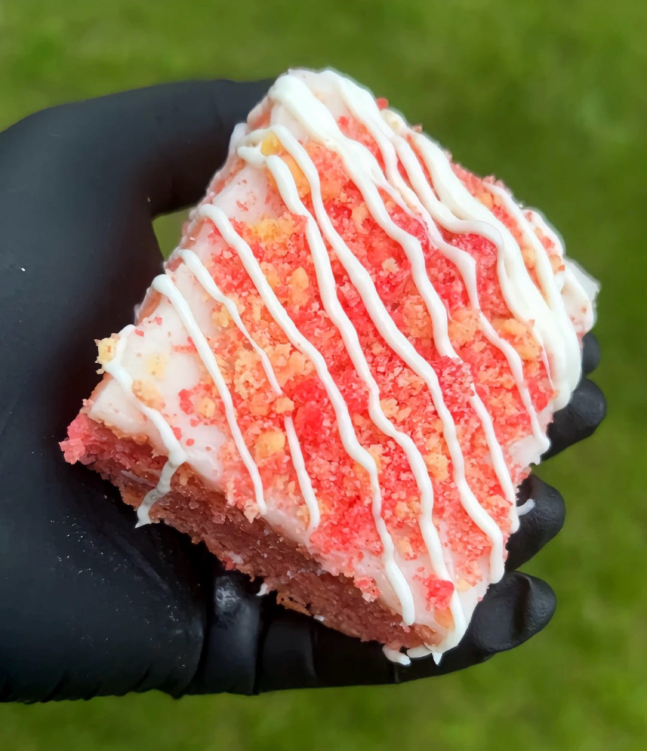 strawberry crunch brownie